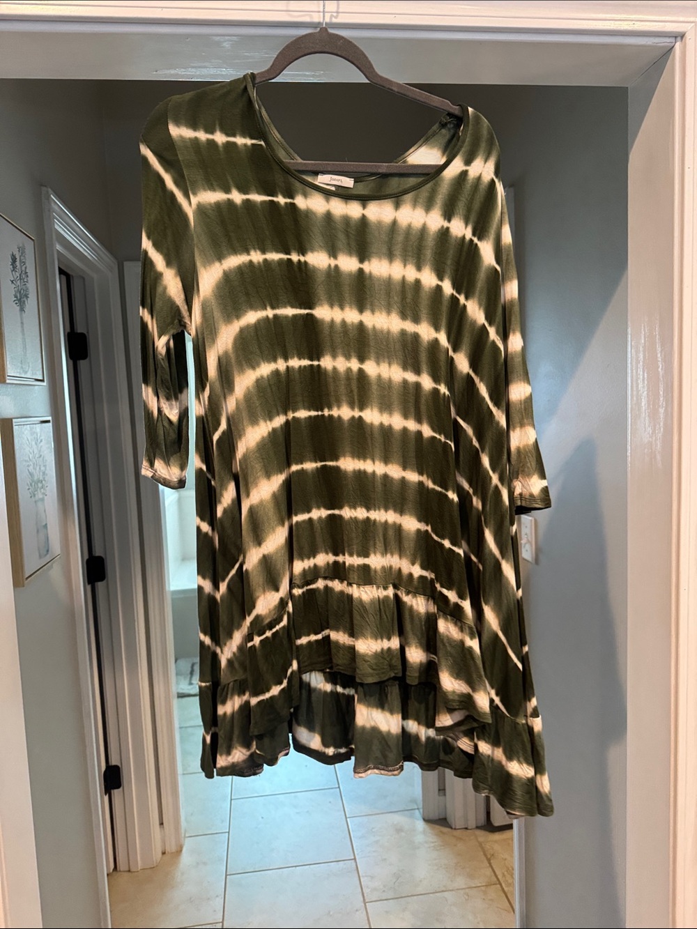 JODIFL Olive & Ivory Tie-Dye Scoop Neck Tunic - Picture 1 of 1